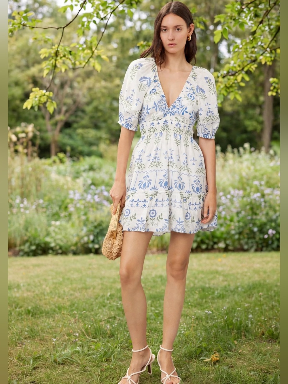 SAYLOR Gracey Dress White & Blue Floral V-Neck Smocked Waist Dress Sz XL.